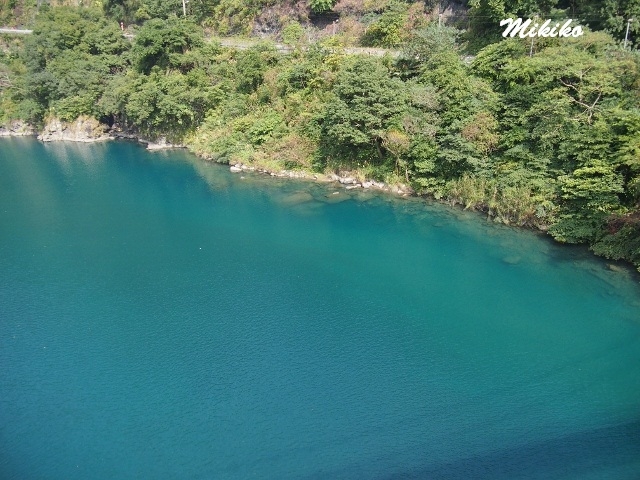 翡翠色の川の絶景