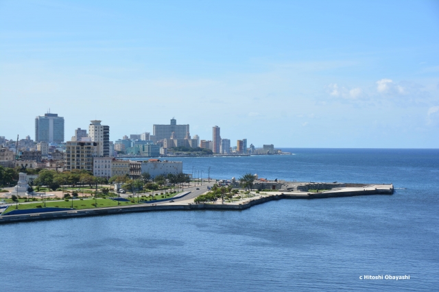 ハバナ、カバーニャ要塞から見る大西洋沿いの海岸線