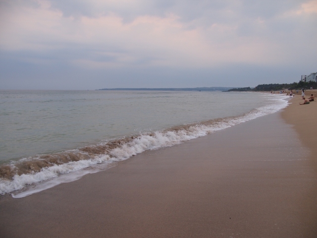 白い砂浜が美しい墾丁のビーチ