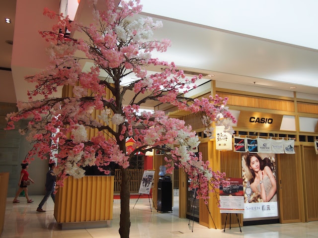 日本を全面に押し出したショッピングゾーン