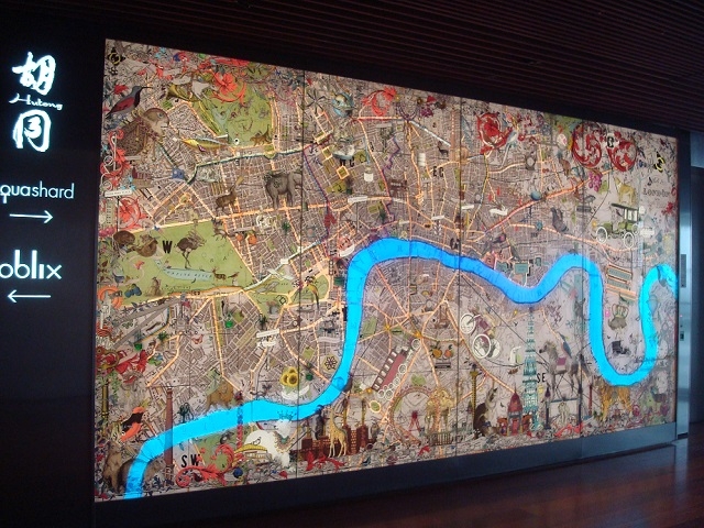 レストラン・フロアーにあった壁一面のロンドン地図には、