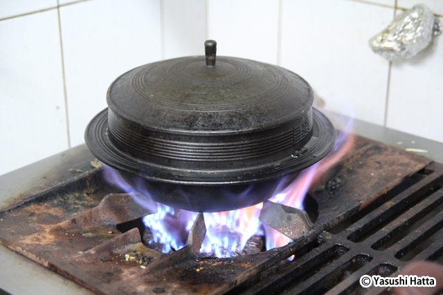ごはんを炊く水は24種類の韓方材を煮込んで4日間寝かせている