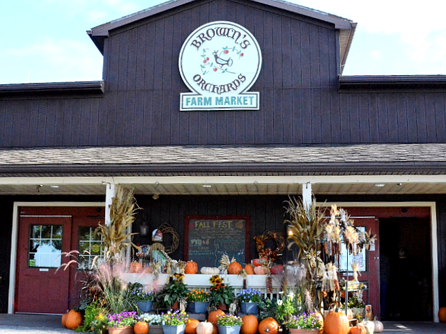 Brown's Orchards & Farm Market　
