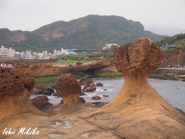 蕈狀岩と呼ばれる奇岩