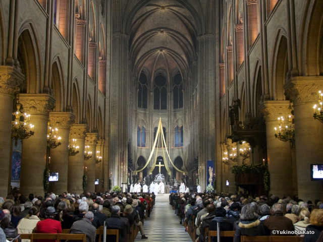 クリスマスにパリにいるなら「ノートルダム大聖堂」のミサへ行って