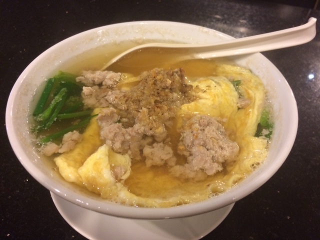 タイ風卵焼き入り豚挽き肉入りスープ