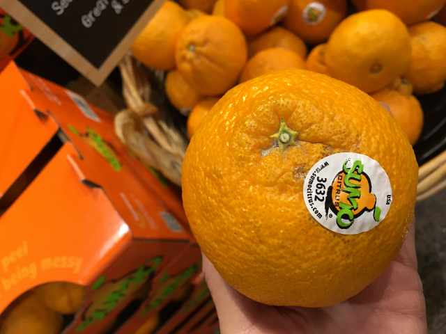 2個で$5のお手頃価格の SUMO Mandarins