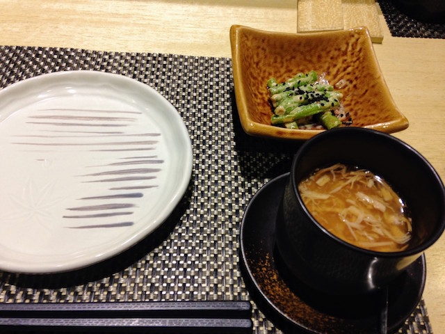 お通しのいんげんのゴマよごしとあんかけ茶碗蒸し