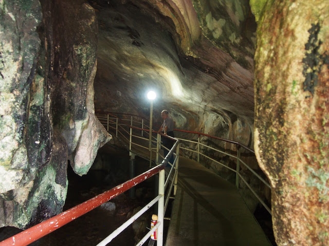 グア・テンプルン洞窟の入り口