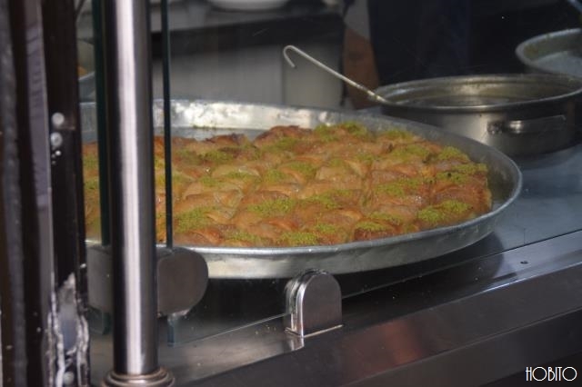 こちらはオスマン帝国発祥のアラブ菓子「バクラバ」