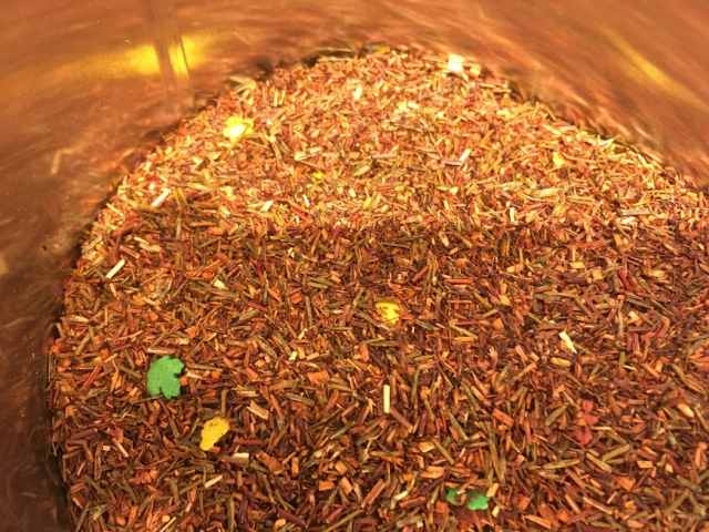 ルイボス茶とメープル砂糖菓子の紅茶
