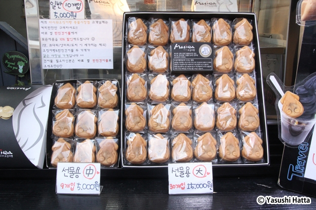 オジンオパン（イカ饅頭）。カステラ生地にアンコが入っている