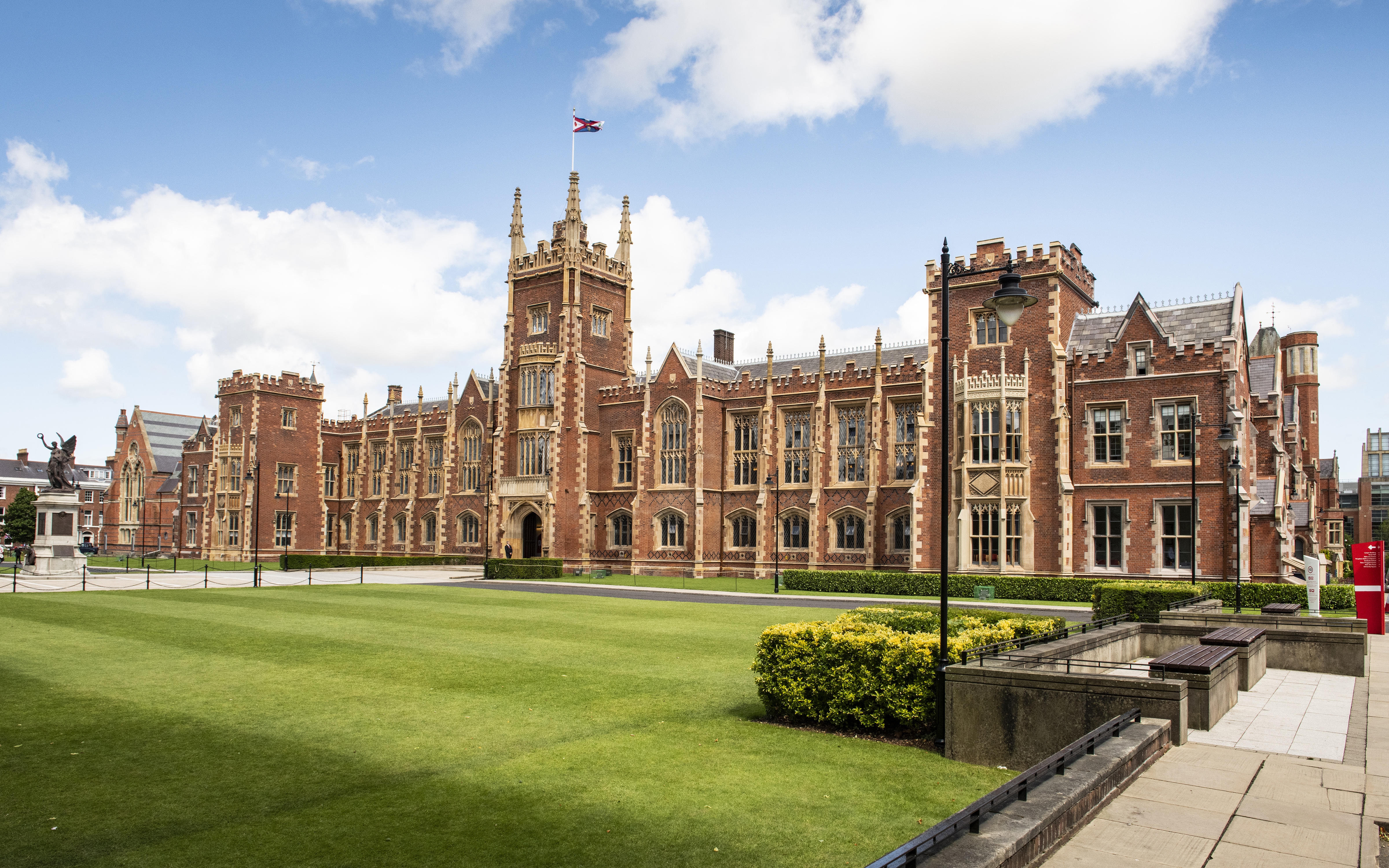 Queen's University Belfast-campus1
