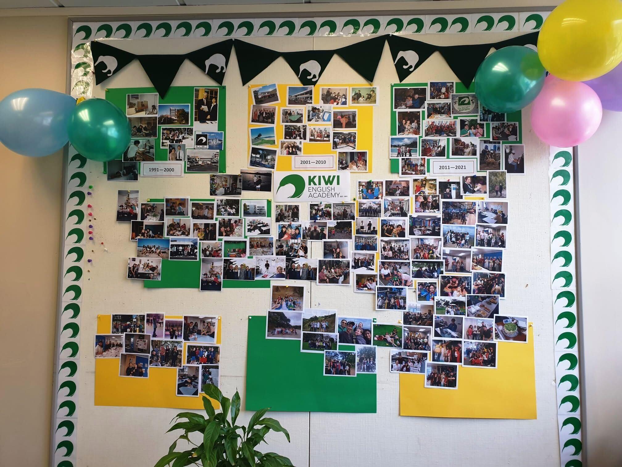 学生ラウンジ内の壁