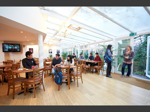 セント・ジャイルズ・インターナショナル