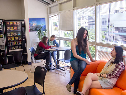 カプラン・インターナショナル・ランゲージズ / ロサンゼルス・ウエストウッド校