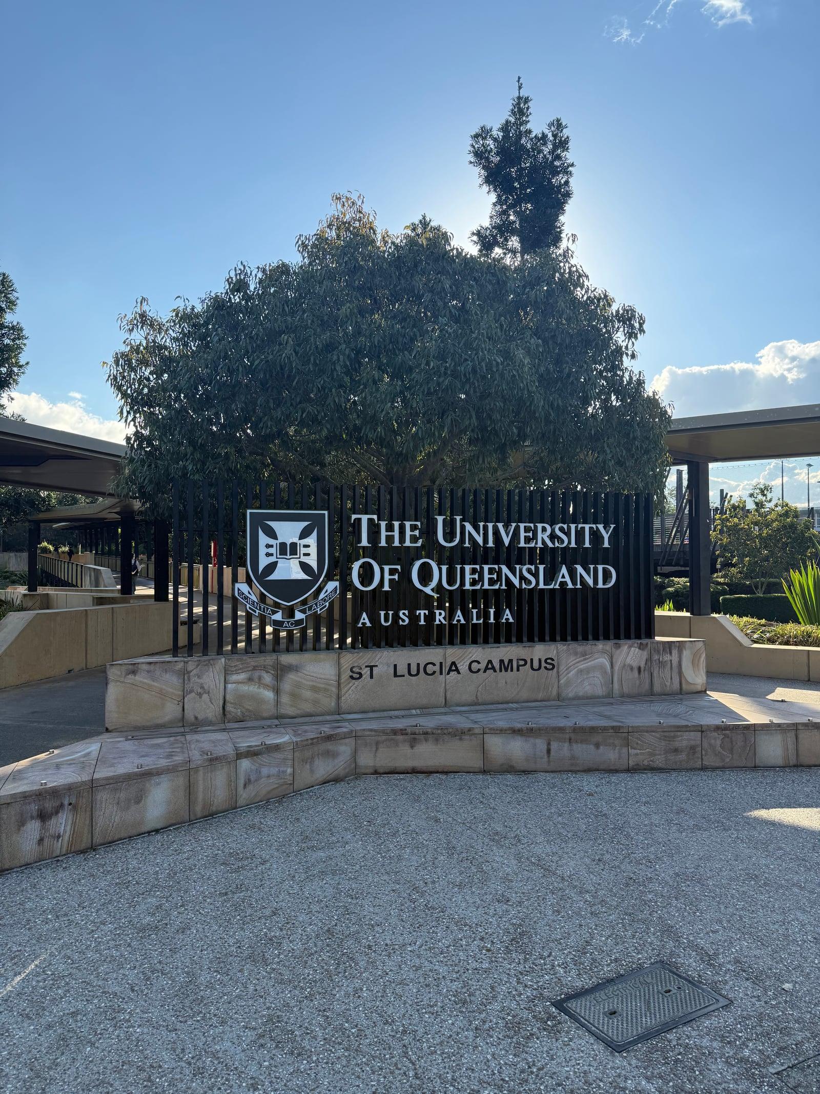 クイーンズランド大学訪問時に撮影した、セントルシア・キャンパスの入口サイン