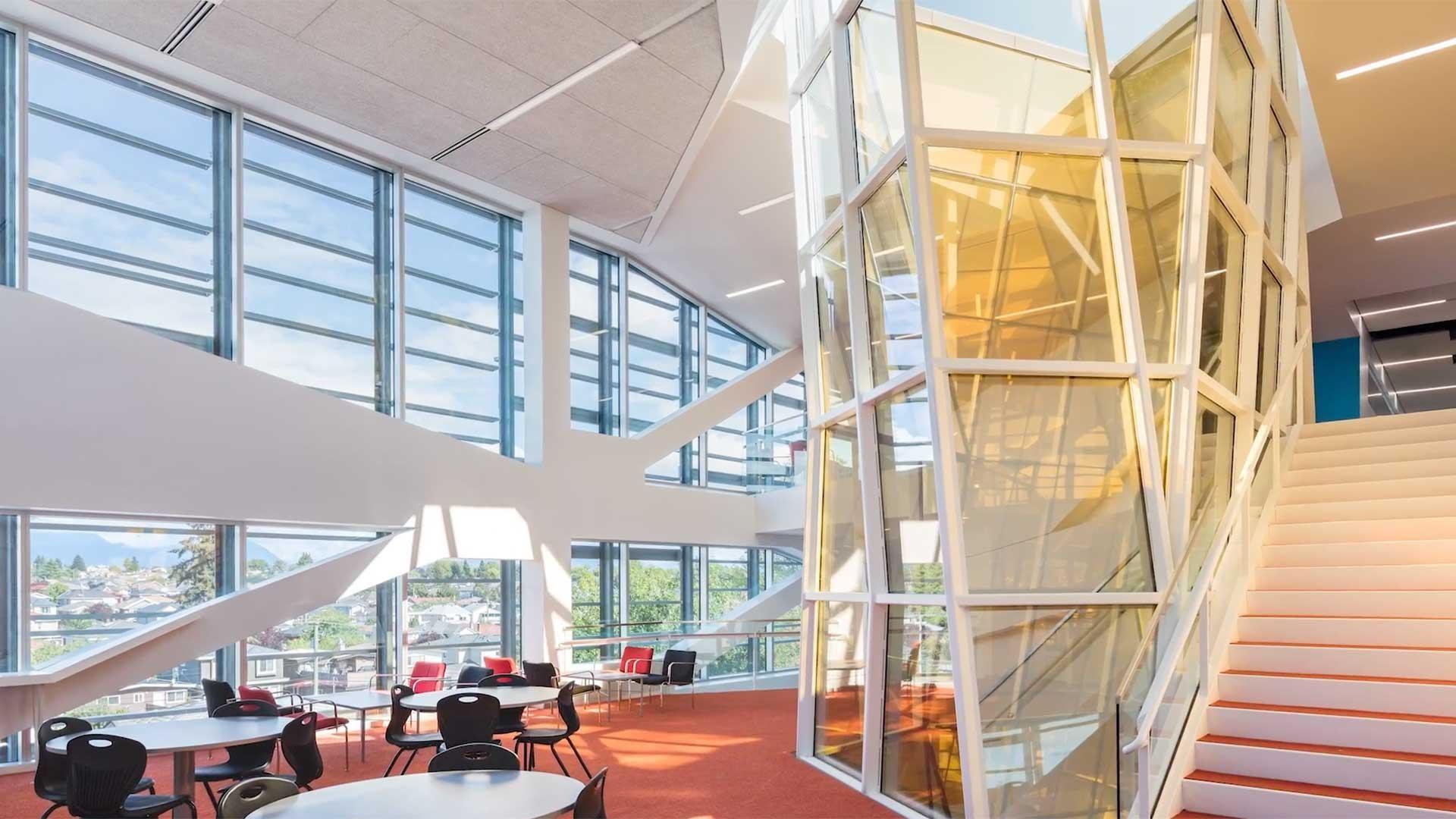 The building's second floor with a view of the oculus