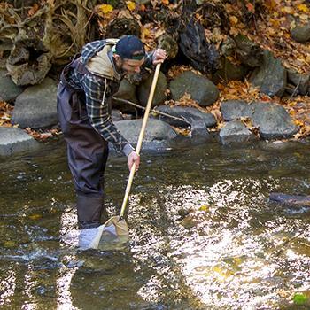 オトナビ川での水質サンプリング実習